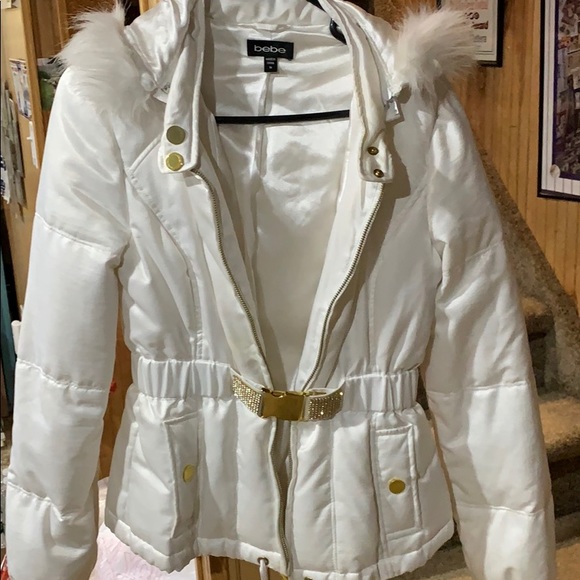 Jackets & Blazers - 💕Beautiful satin white Bebe winter puffer 💕